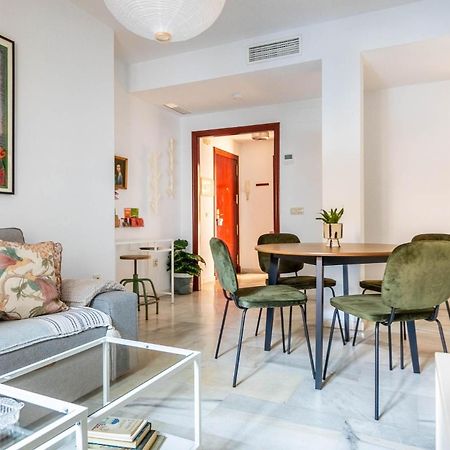 Piso Con Patio Privado Y Parking Nervion Sevilla Ngoại thất bức ảnh