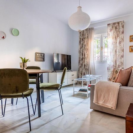 Piso Con Patio Privado Y Parking Nervion Sevilla Ngoại thất bức ảnh