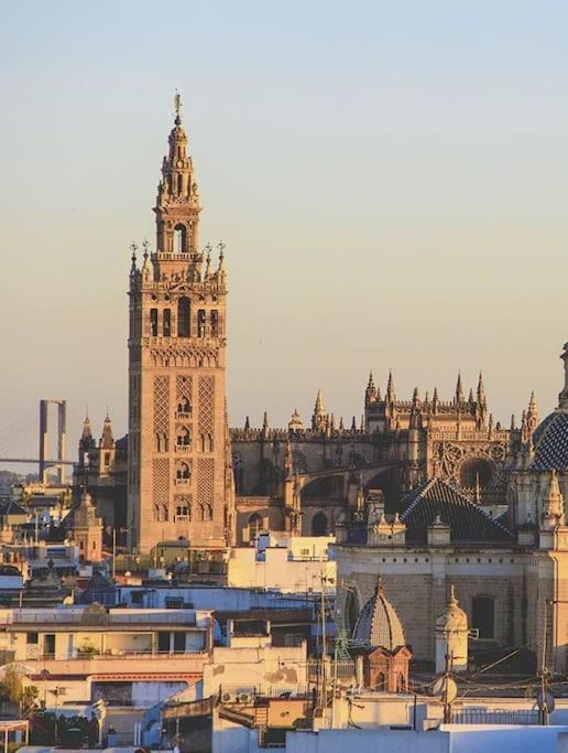 Piso Con Patio Privado Y Parking Nervion Sevilla Ngoại thất bức ảnh