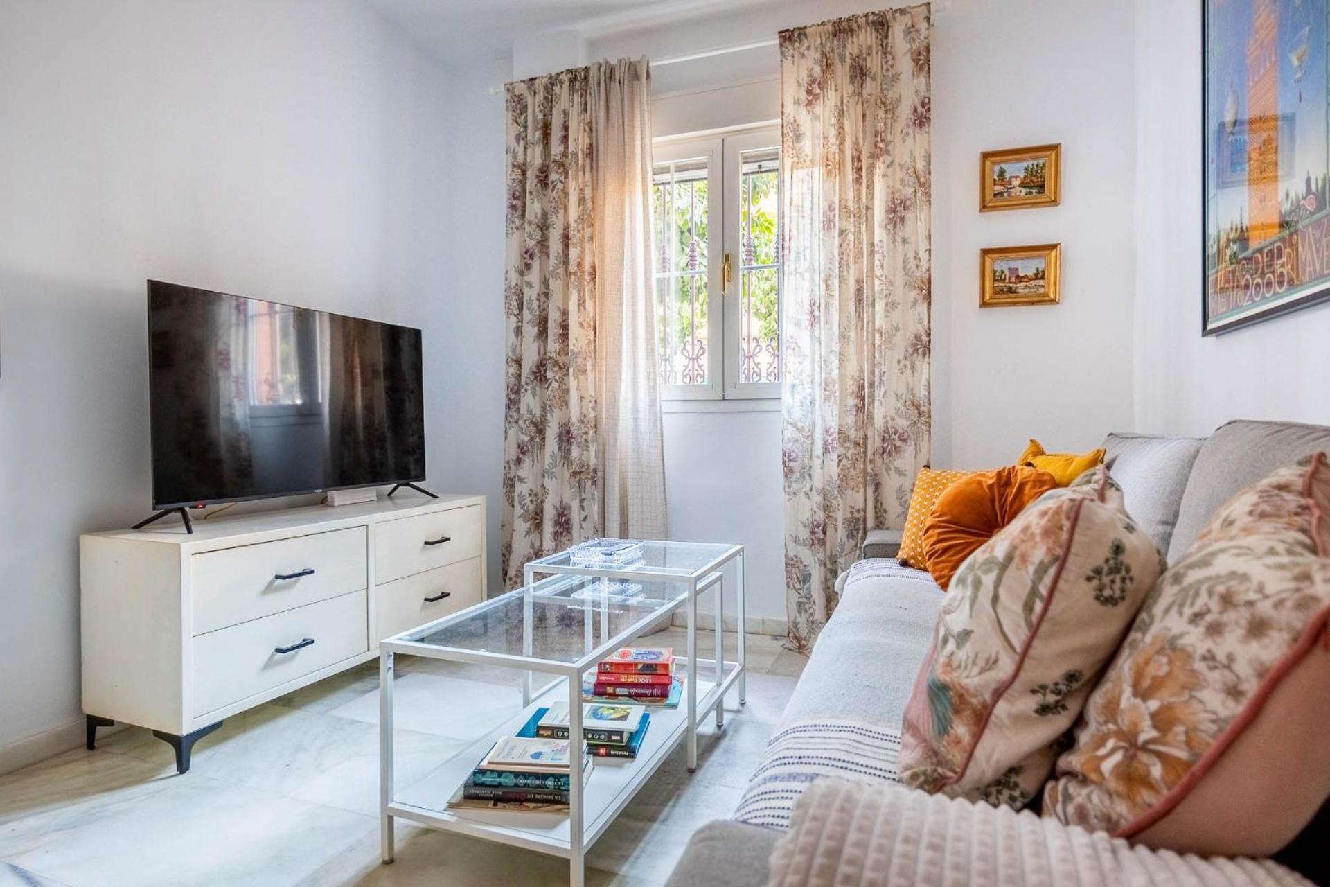 Piso Con Patio Privado Y Parking Nervion Sevilla Ngoại thất bức ảnh