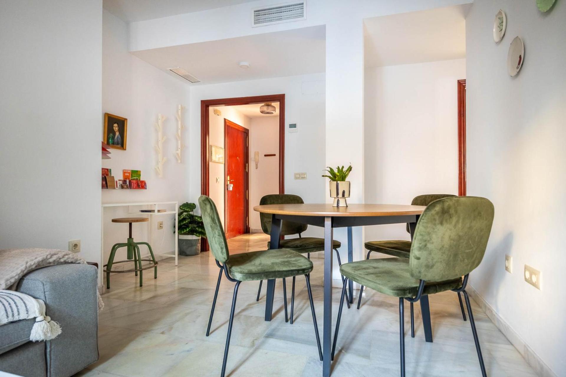 Piso Con Patio Privado Y Parking Nervion Sevilla Ngoại thất bức ảnh