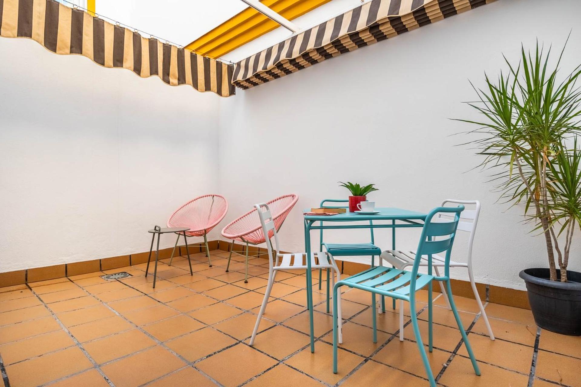 Piso Con Patio Privado Y Parking Nervion Sevilla Ngoại thất bức ảnh