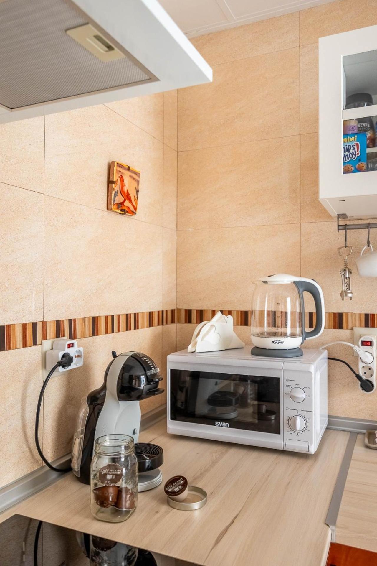 Piso Con Patio Privado Y Parking Nervion Sevilla Ngoại thất bức ảnh