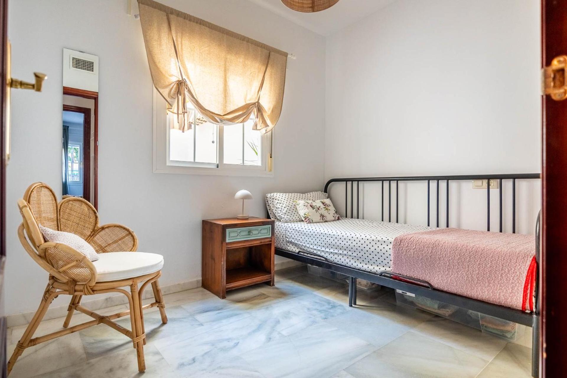 Piso Con Patio Privado Y Parking Nervion Sevilla Ngoại thất bức ảnh