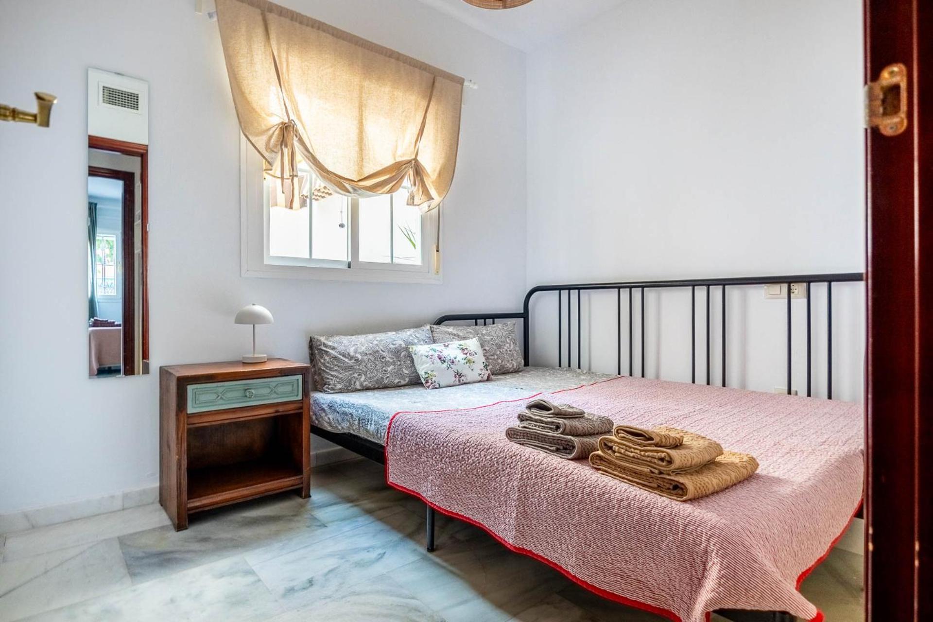 Piso Con Patio Privado Y Parking Nervion Sevilla Ngoại thất bức ảnh