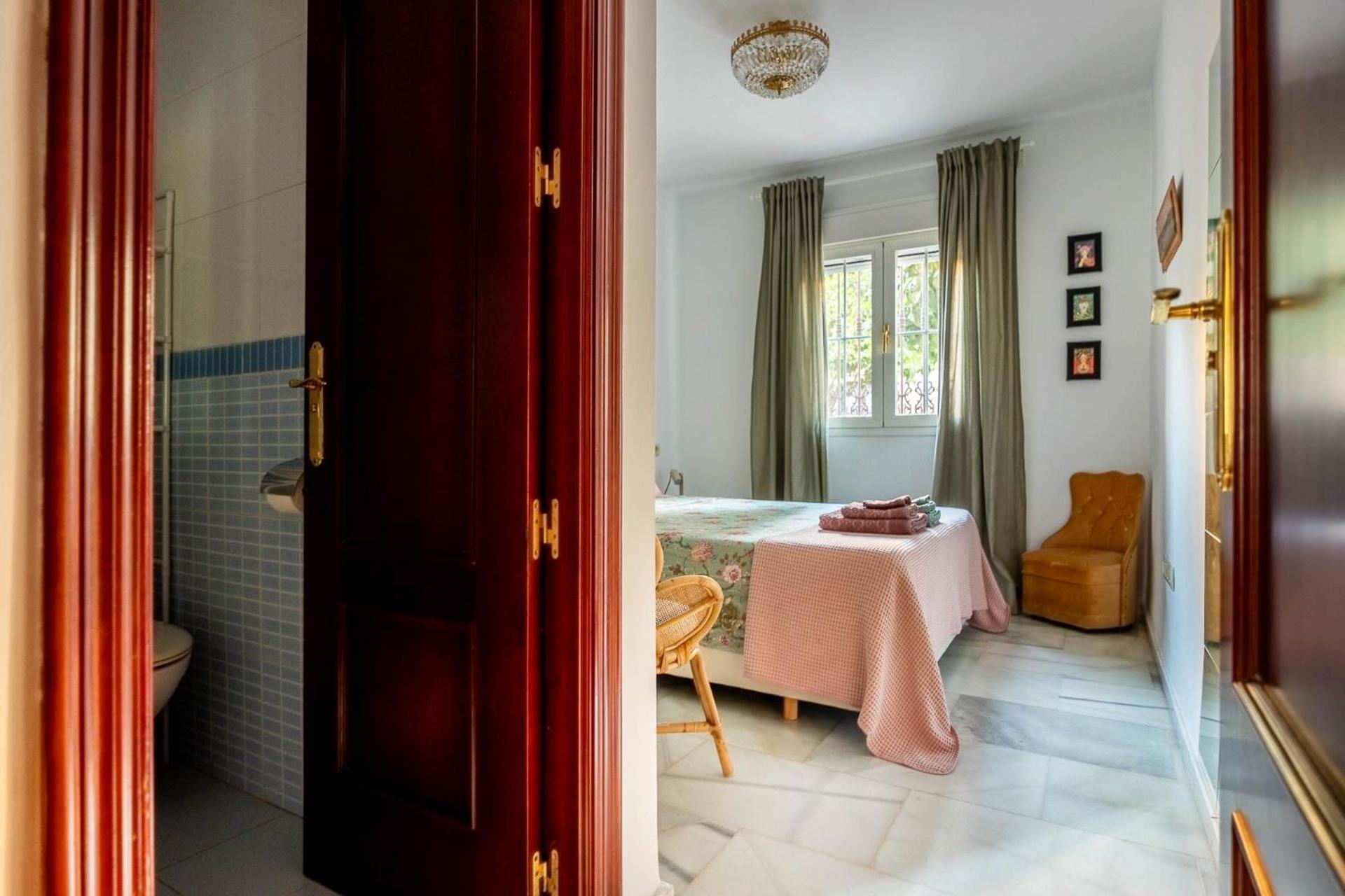 Piso Con Patio Privado Y Parking Nervion Sevilla Ngoại thất bức ảnh