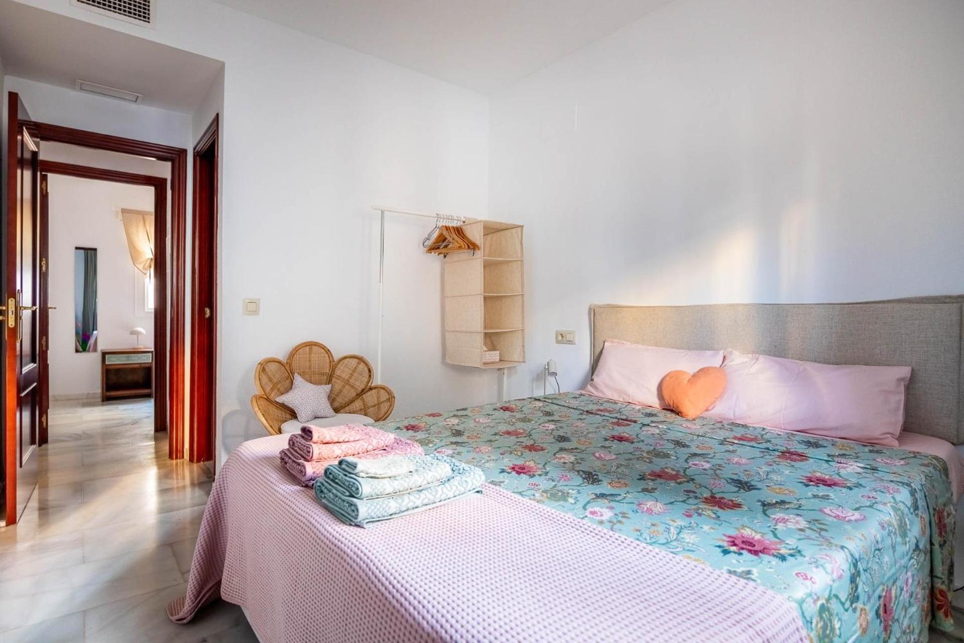 Piso Con Patio Privado Y Parking Nervion Sevilla Ngoại thất bức ảnh