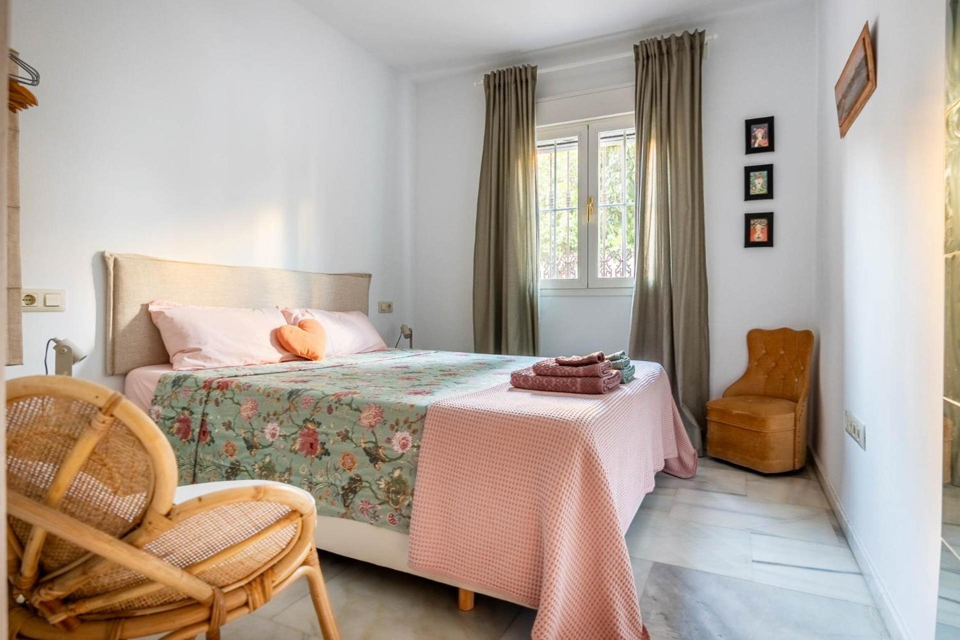 Piso Con Patio Privado Y Parking Nervion Sevilla Ngoại thất bức ảnh